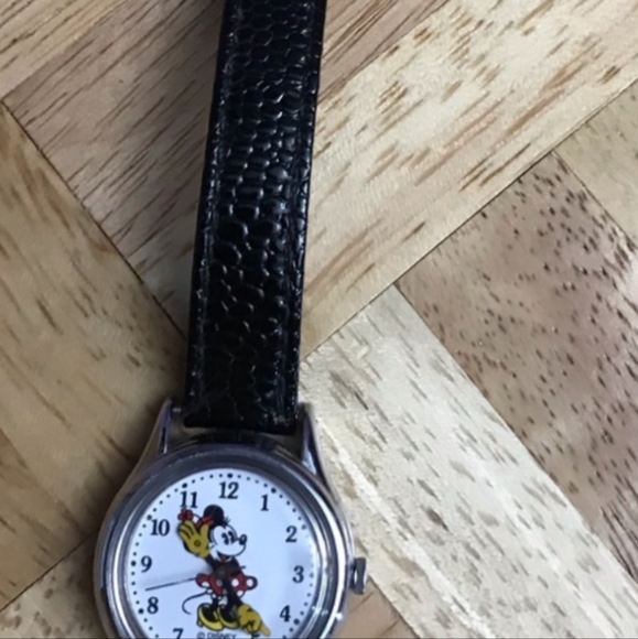 Watch ⌚ - Picture 2 of 3